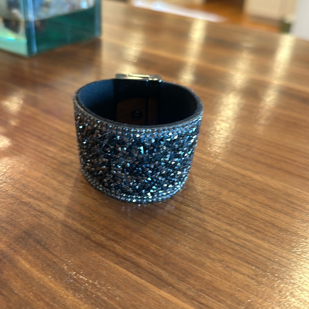 Black sparkling bracelet